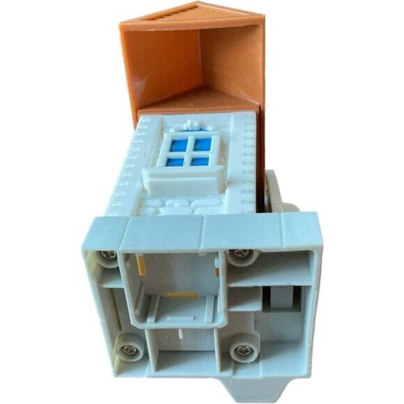 Geotrax Railway Railroad Crossing Booth Toy With Gate & Brick Roof - Picture 5 of 8